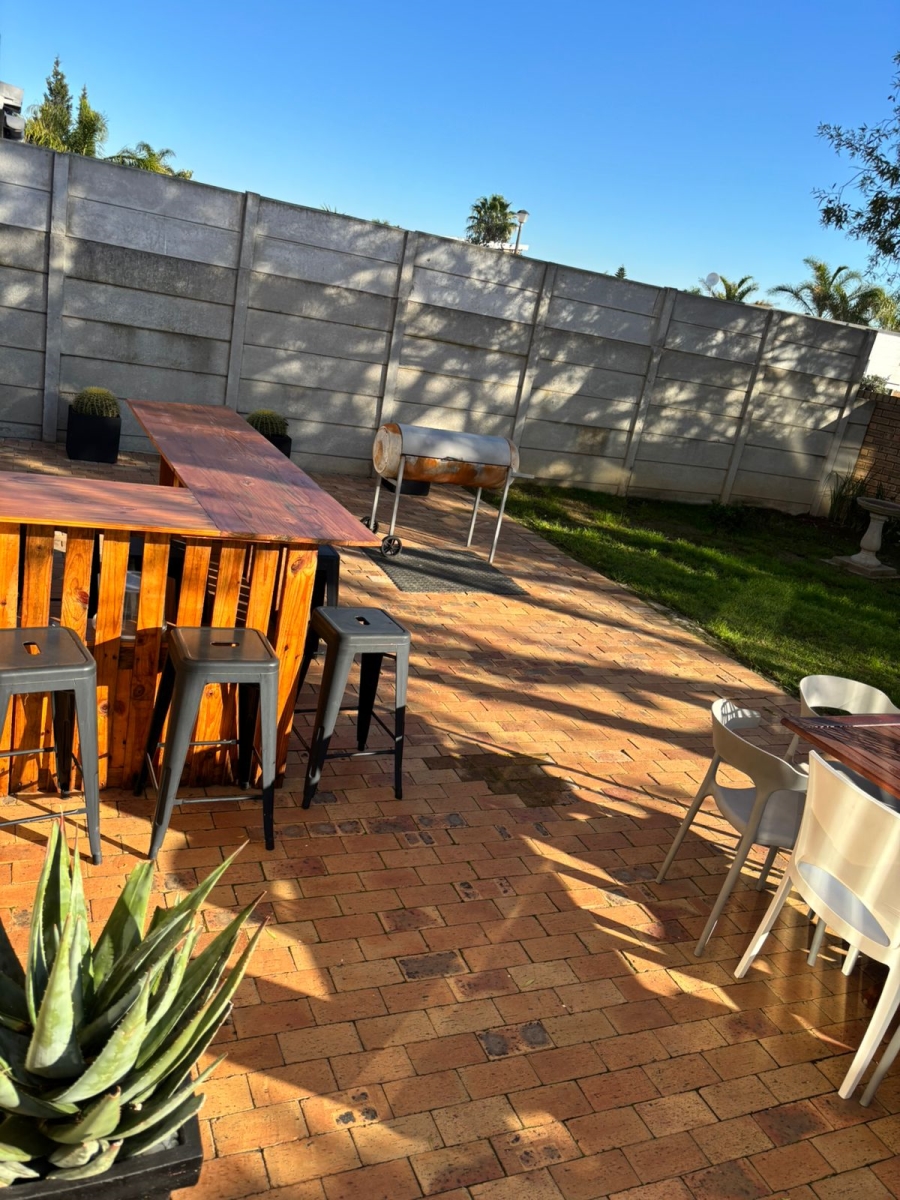 2 Bedroom Property for Sale in Uitzicht Western Cape
